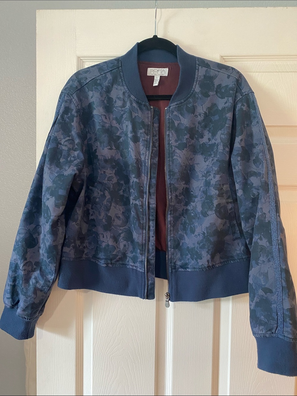 Sophia vergara Navy Floral Camo Bomber Jacket